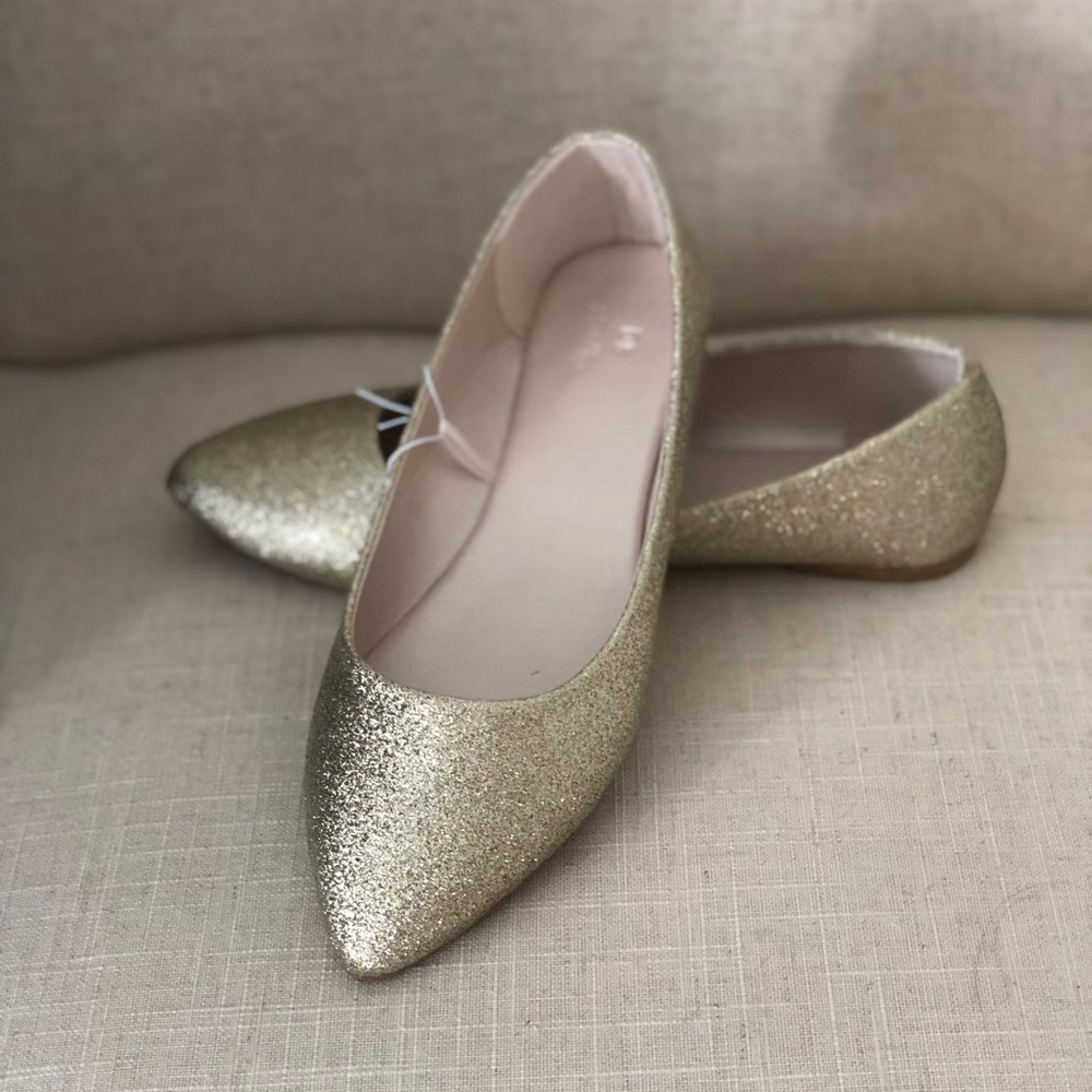 Gold Ballet Flats. NWT